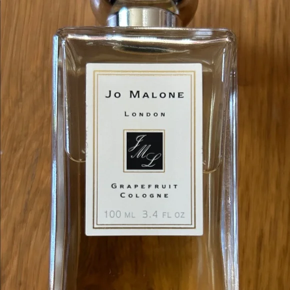 Jo Malone Grapefruit Cologne with Silver Accents - Picture 2 of 3
